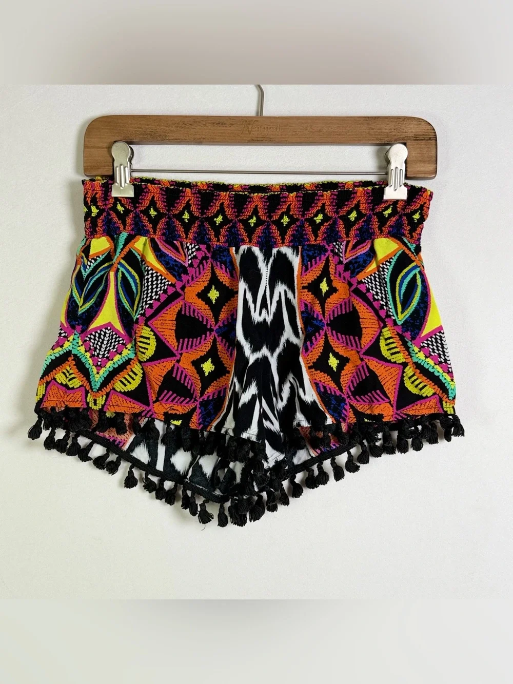 Trina Turk Women’s Sz S Boho Geometric Print Pom Pom Tassel Festival Shorts - Picture 2 of 10
